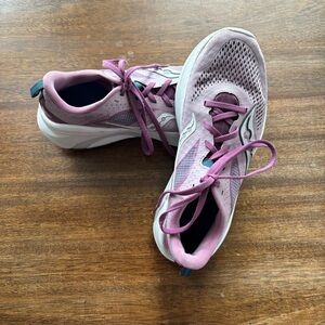Saucony Lavender Omni 22 Running Shoes
